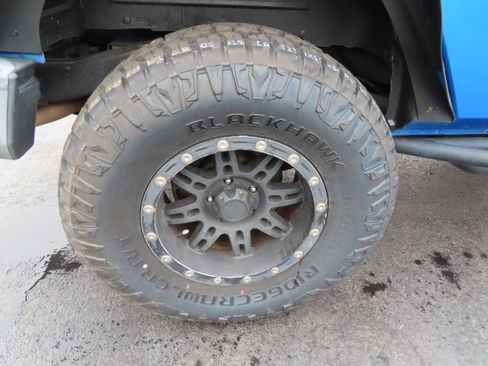 Used 2016 Jeep Wrangler Rubicon w/ Power Convenience Group image 17