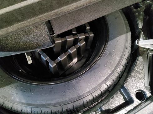 Used 2024 Volkswagen Tiguan SE R-Line image 15