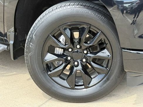 Used 2023 Chevrolet Silverado 1500 Custom RWD image 2