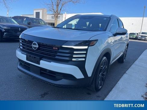 Used 2025 Nissan Kicks SR image 3