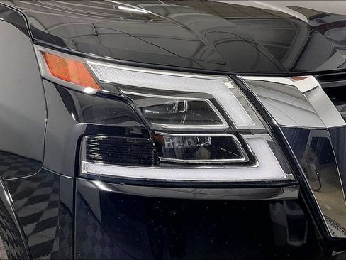 Used 2024 Nissan Armada SV AWD/4WD image 34
