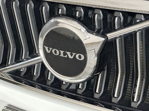 Used 2025 Volvo XC40 B5 Core image 15