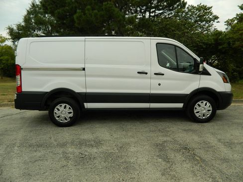 Used 2017 Ford Transit 250 130 Low Roof image 5
