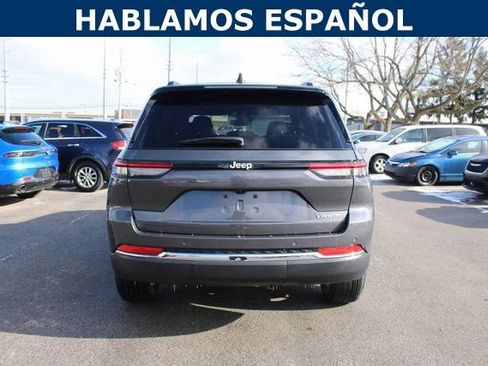 Used 2024 Jeep Grand Cherokee Laredo image 4