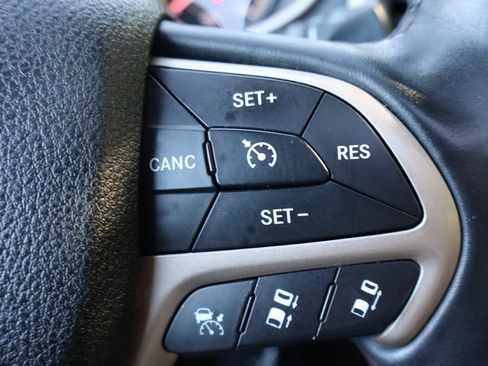 Used 2014 Jeep Cherokee Limited w/ Technology Group AWD/4WD image 31