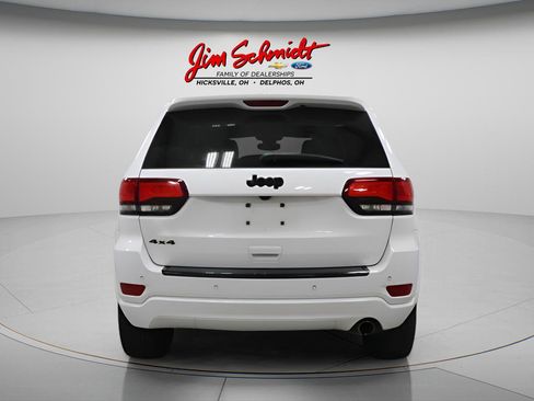 Used 2017 Jeep Grand Cherokee Altitude AWD/4WD image 4