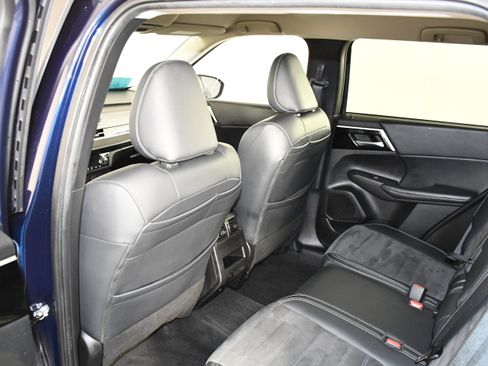 Used 2024 Mitsubishi Outlander SE image 45