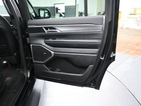 Used 2023 Jeep Wagoneer Series II AWD/4WD image 29