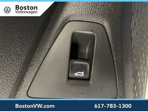 Used 2025 Volkswagen Jetta SE w/ Black Wheel Package image 28