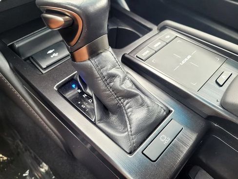 Used 2022 Lexus ES 250 w/ Accessory Package 2 AWD/4WD image 19