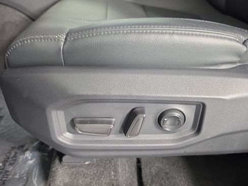 Used 2023 Toyota Tundra Limited AWD/4WD image 10
