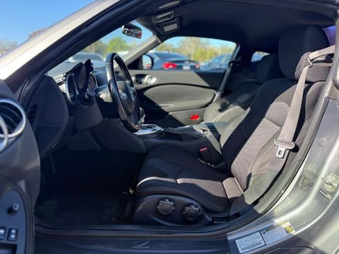 Used 2016 Nissan 370Z Touring image 9