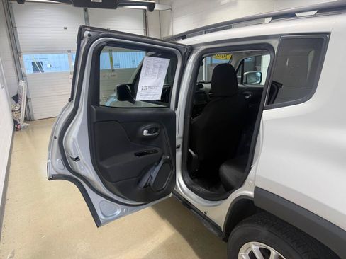 Used 2020 Jeep Renegade Latitude w/ Cold Weather Group AWD/4WD image 16