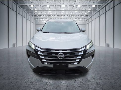 Certified 2025 Nissan Rogue SV FWD image 2