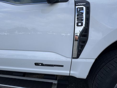 Used 2025 Ford F250 Lariat w/ Chrome Package image 2