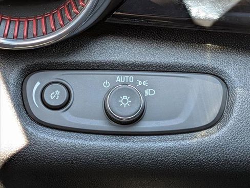 Used 2025 Chevrolet Trax RS w/ Driver Confidence Package image 13