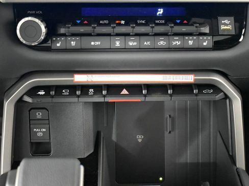 New 2026 Toyota Tundra Platinum AWD/4WD image 39