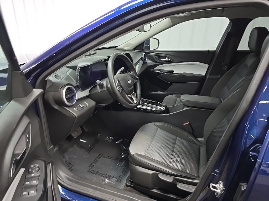 Used 2024 Chevrolet Trax LT w/ LT Convenience Package FWD image 28