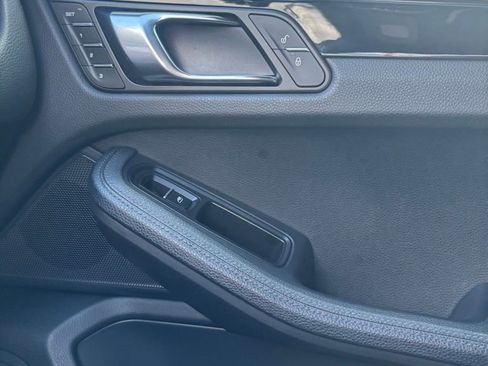Used 2018 Porsche Macan Sport Edition image 17