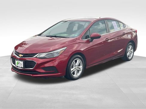Used 2018 Chevrolet Cruze LT w/ Convenience Package FWD image 3