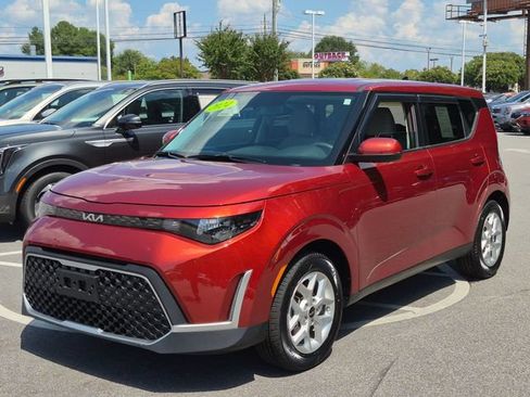 Used 2024 Kia Soul LX w/ Option Group 015 FWD image 7