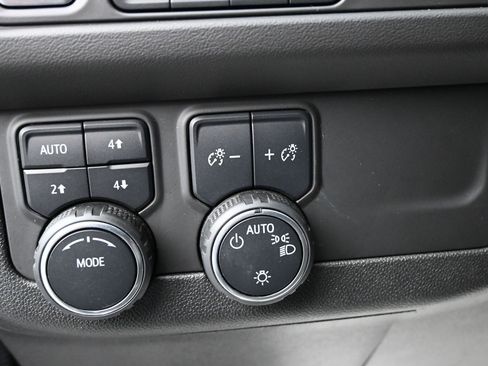 Used 2024 Chevrolet Tahoe Premier AWD/4WD image 30