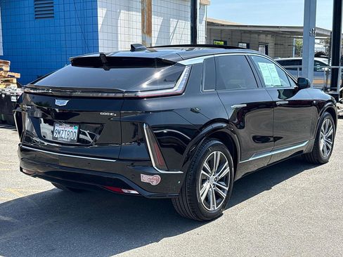 Used 2024 Cadillac Lyriq Luxury AWD/4WD image 3