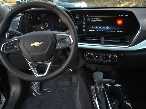 New 2026 Chevrolet Trax LT w/ Driver Confidence Package image 12