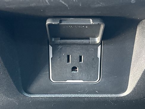 Used 2021 GMC Yukon XL Denali w/ Denali Premium Package image 22