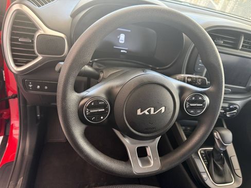 Used 2025 Kia Soul LX w/ LX Technology Package FWD image 25
