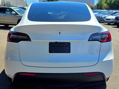 Used 2023 Tesla Model Y Long Range AWD/4WD image 8