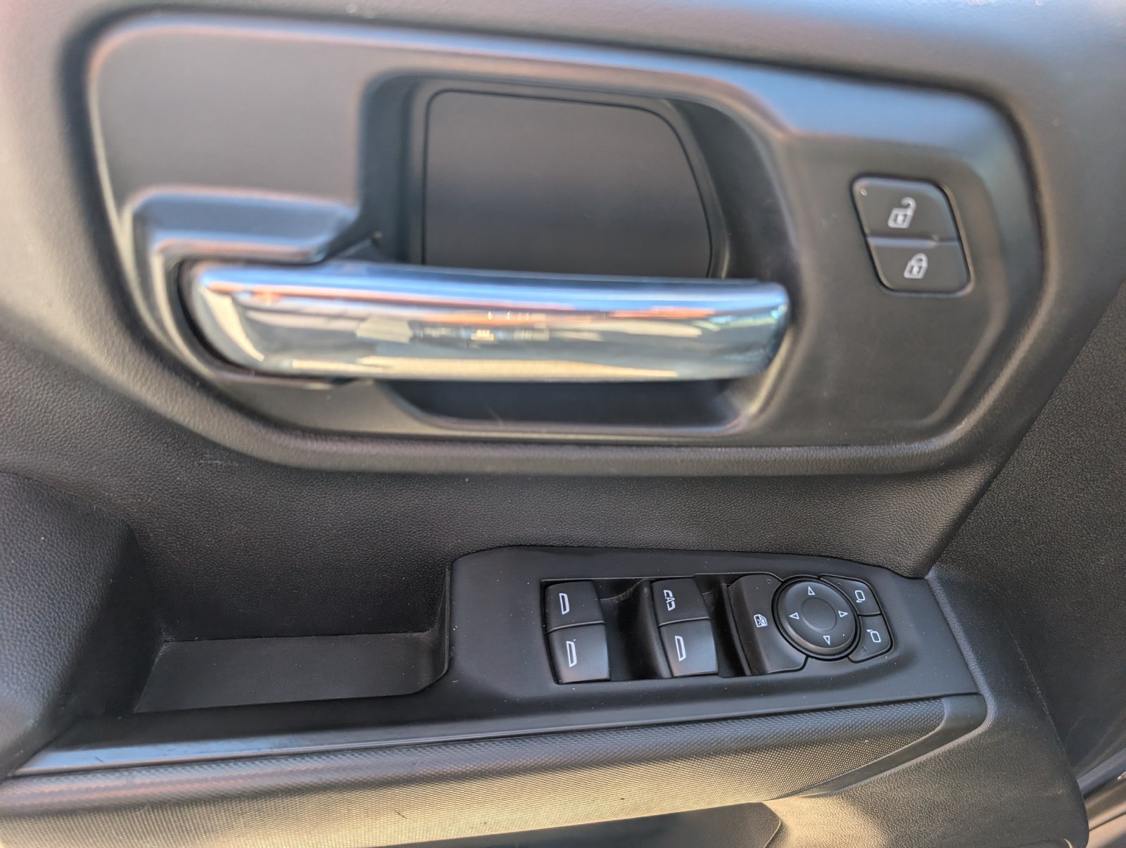 Used 2021 Chevrolet Silverado 1500 Custom AWD/4WD image 18