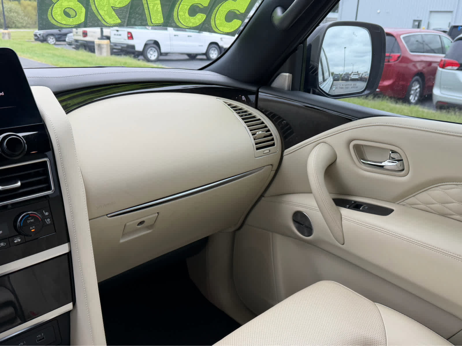 Used 2024 INFINITI QX80 Sensory AWD/4WD image 16
