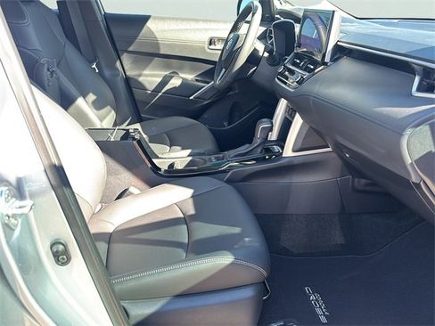 Used 2023 Toyota Corolla Cross XLE w/ Convenience Package image 11