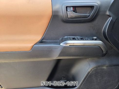 Used 2018 Toyota Tacoma SR5 RWD image 12