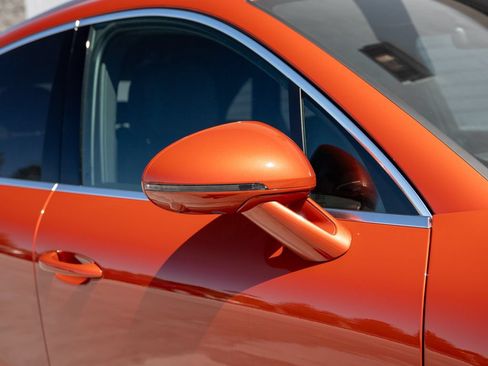 Certified 2025 Porsche Macan AWD/4WD image 28