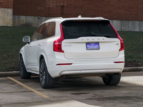 Used 2022 Volvo XC90 T6 Momentum w/ Advanced Package image 5