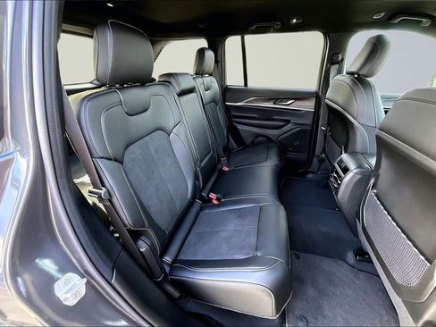 New 2026 Jeep Grand Cherokee Altitude image 14