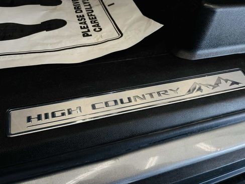 Used 2024 Chevrolet Suburban High Country AWD/4WD image 29
