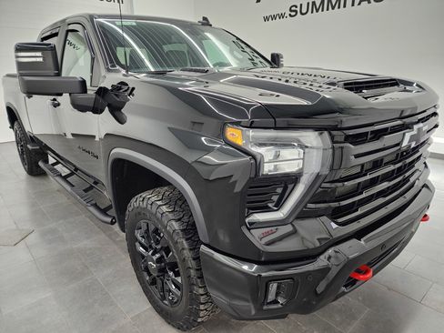 Used 2025 Chevrolet Silverado 2500 LT w/ Trail Boss Package image 2