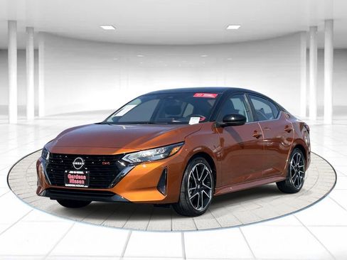Certified 2025 Nissan Sentra SR FWD image 1