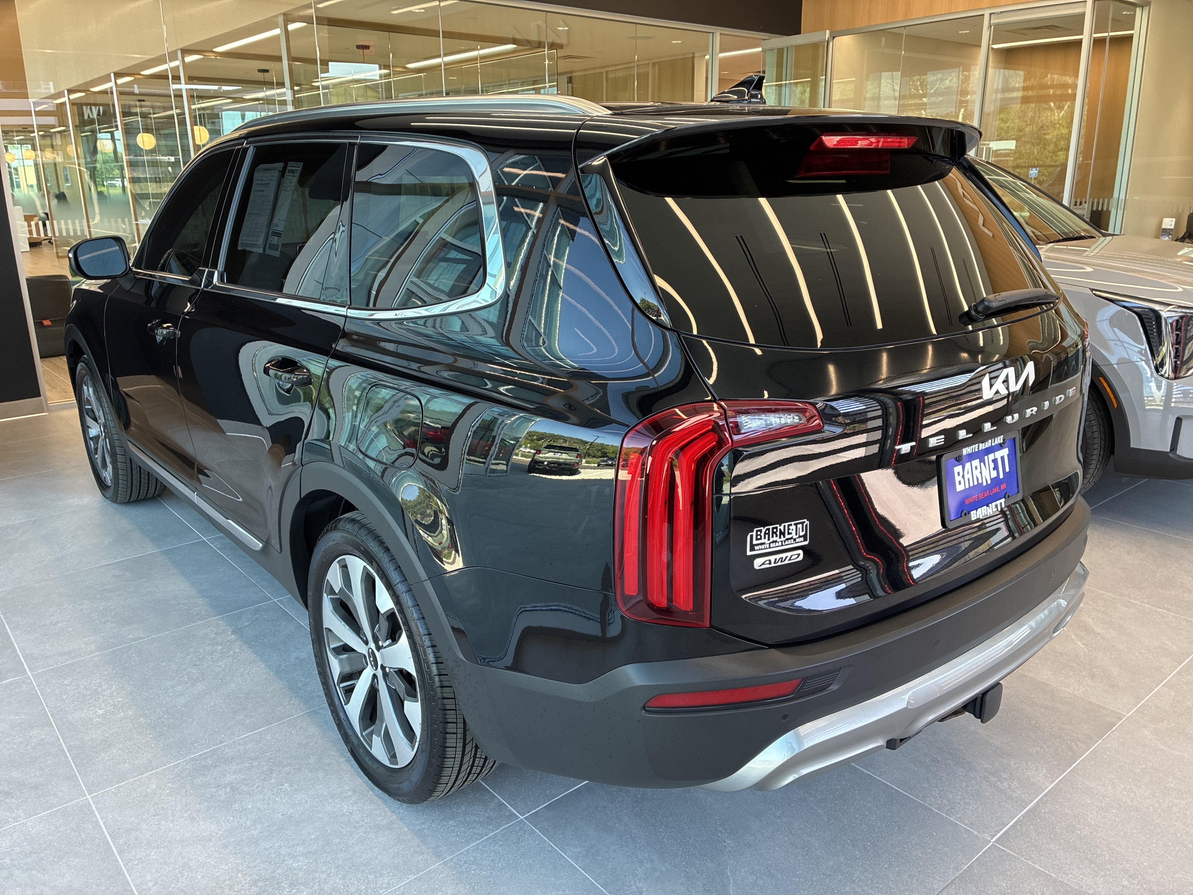 Certified 2022 Kia Telluride EX w/ EX Premium Package AWD/4WD image 4