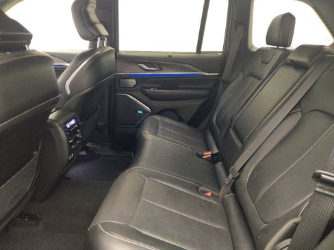 Used 2022 Jeep Grand Cherokee Overland w/ Advanced Protech Group III AWD/4WD image 18