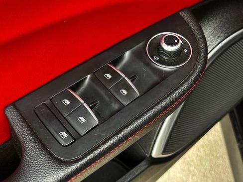 Used 2018 Alfa Romeo Giulia image 20