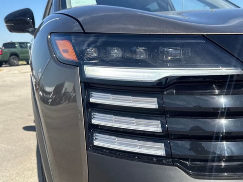 New 2026 Nissan Kicks SR image 11