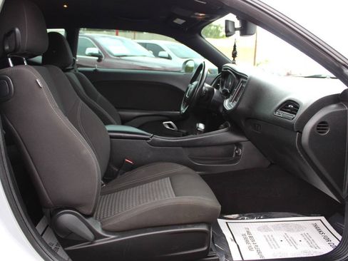 Used 2021 Dodge Challenger SXT RWD image 9