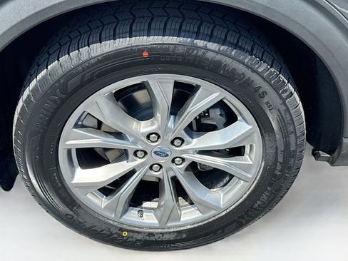 Used 2021 Ford Explorer XLT w/ Equipment Group 202A AWD/4WD image 40