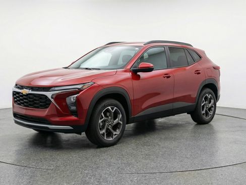 Used 2025 Chevrolet Trax LT image 3