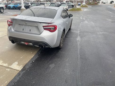 Used 2017 Toyota 86 image 4
