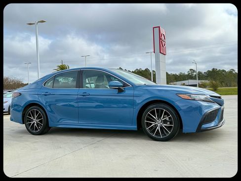 Used 2024 Toyota Camry SE image 5
